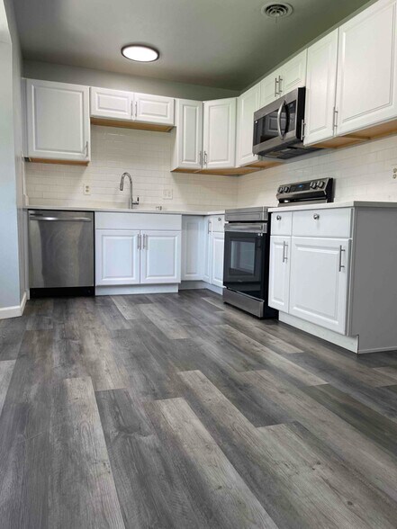 Building Photo - 6568 W Colorado Dr