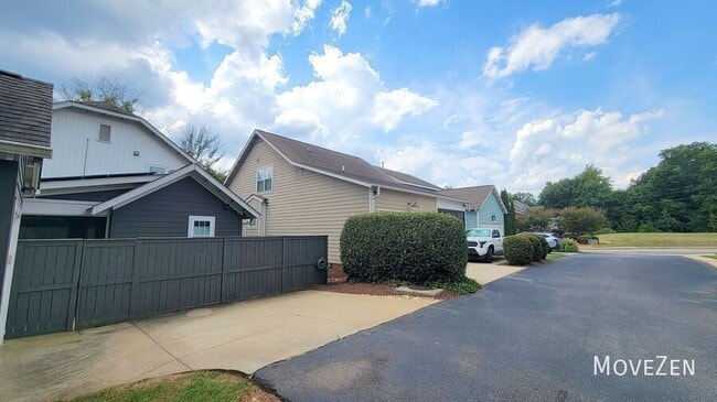 Building Photo - 210 Pinckney St
