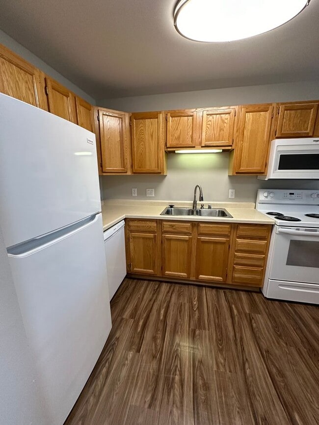 Building Photo - Spacious 2BR Townhomes with Garage & In-Unit Laundry – Stoughton