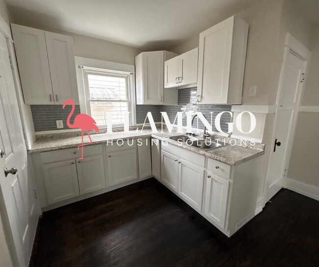 Building Photo - Charming Home in Dayton’s Gem City – Convenient Wayne Ave Location