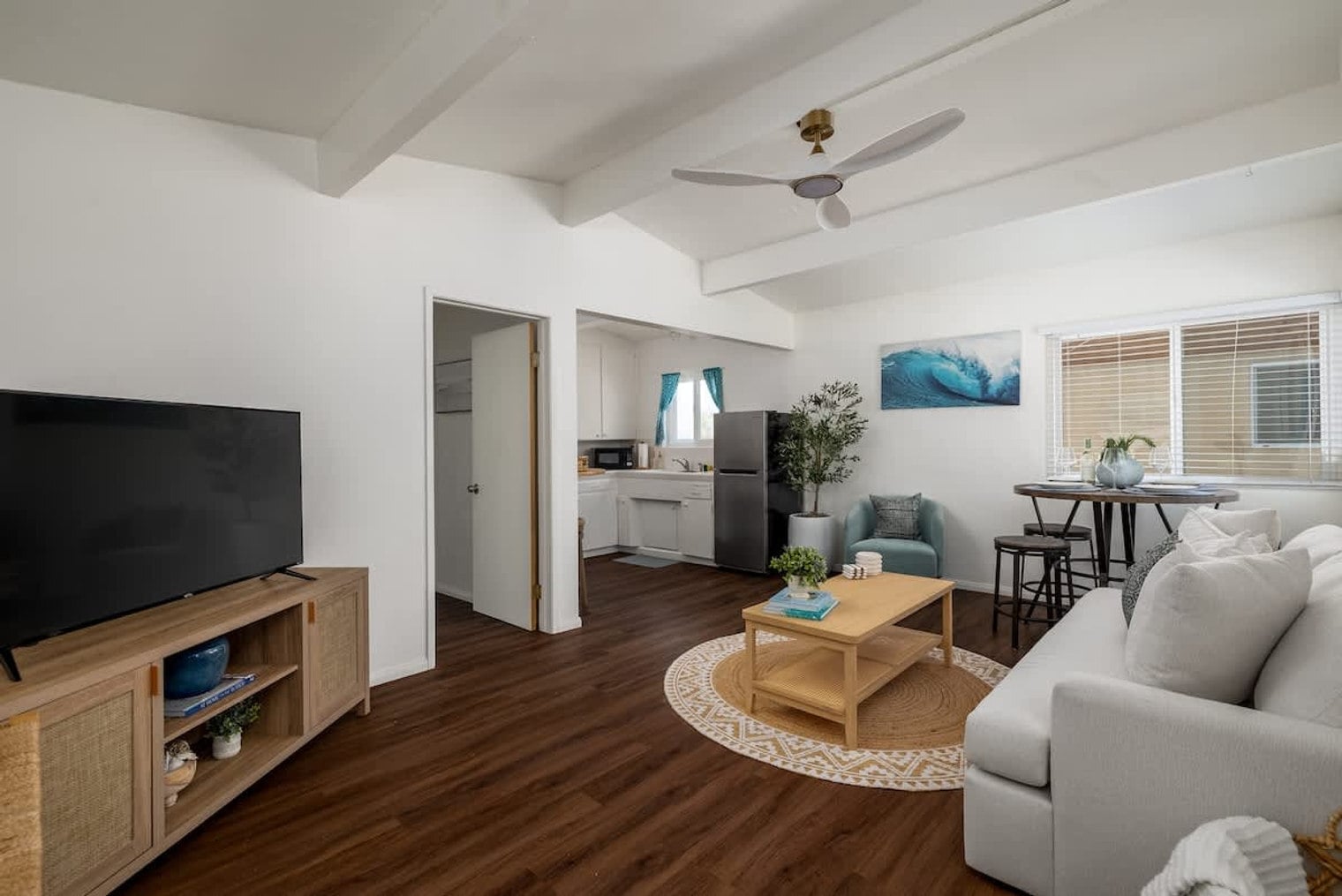 Building Photo - 4587 Saratoga Ave