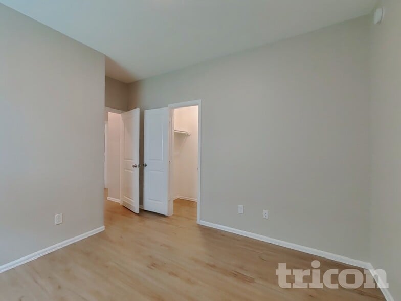 Building Photo - 1911 Ballesteros St