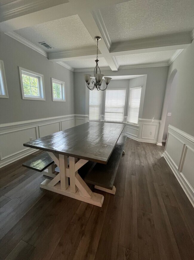 Building Photo - Spacious 4-Bedroom Pet Friendly Home with a Serene View - Available for Rent!