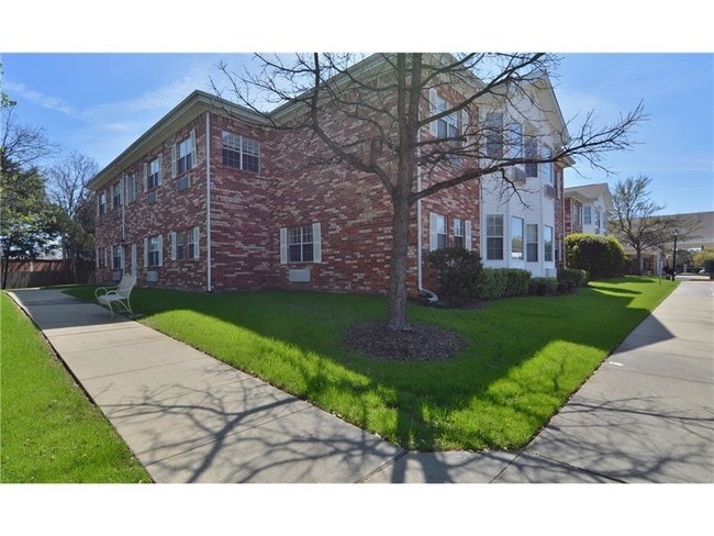 Building Photo - 355 W Westchester Pkwy