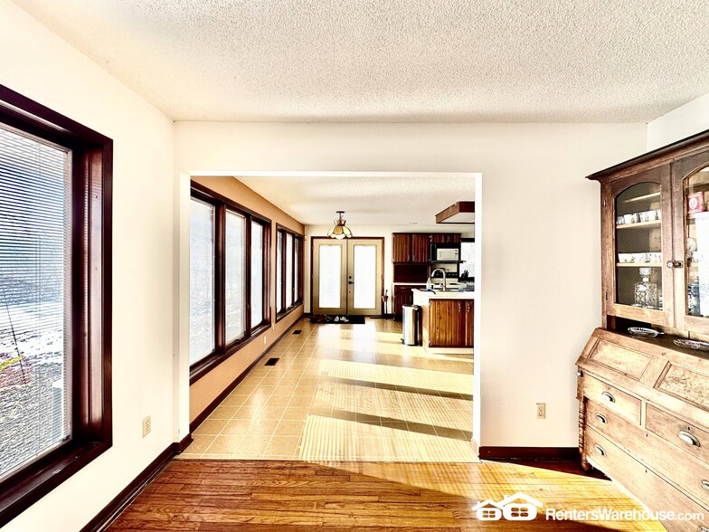 Building Photo - 3006 Fleur Dr