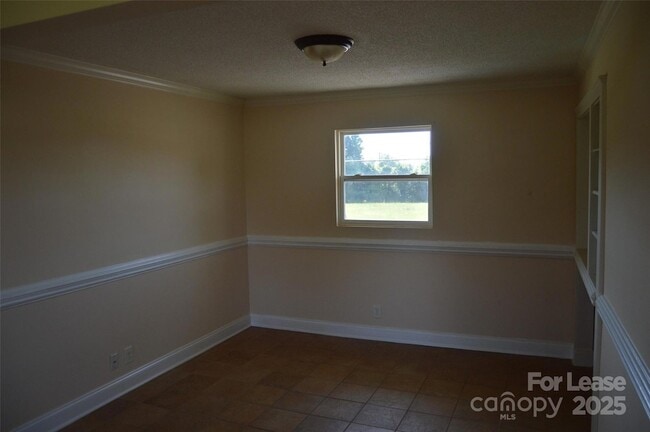 Building Photo - 2166 Old Mountain Rd