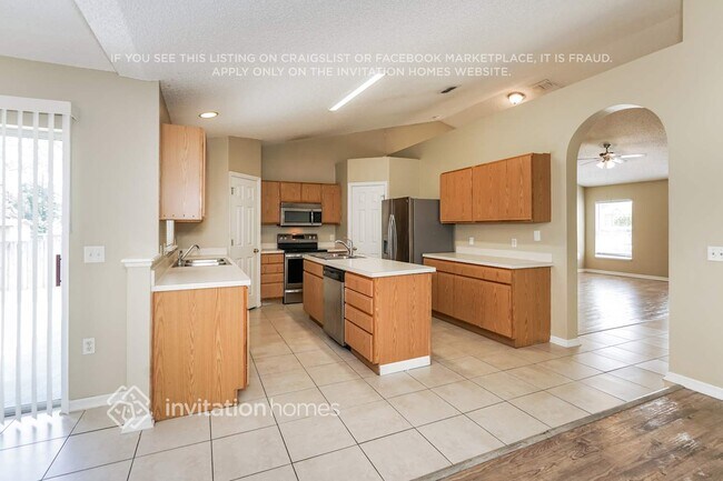 Building Photo - 1755 McFarlane Ave