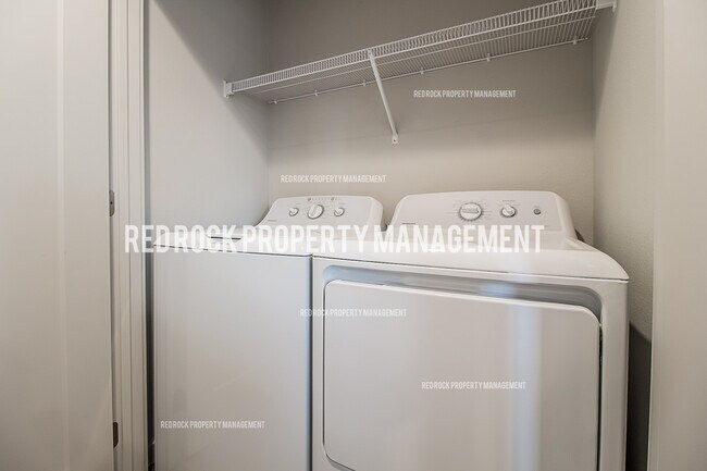 Building Photo - 303 Woodlawn Ln