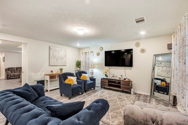 Building Photo - 2542 White Bluff Ln