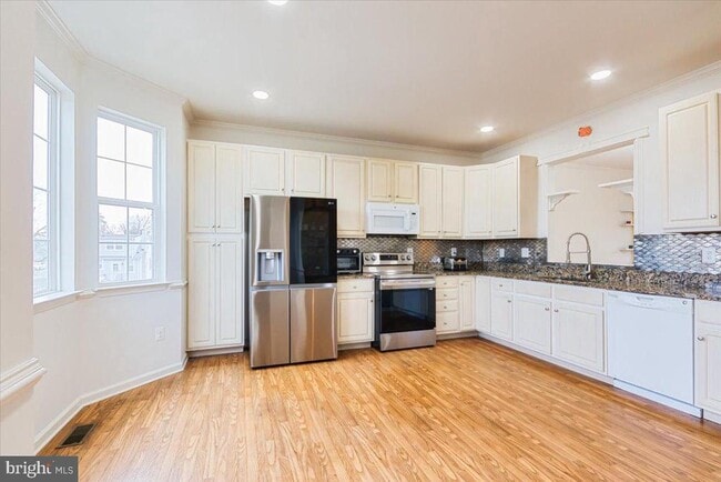 Building Photo - 17 Karendale Ct