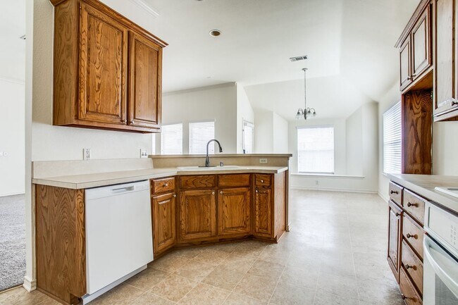 Building Photo - 7740 Summerbrook Cir