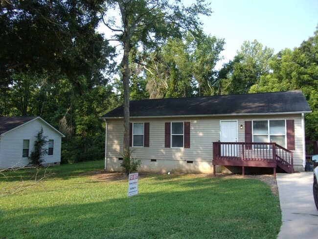 Primary Photo - Recently Updated 3 Bedroom 1 Bath Home in ...