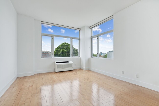Building Photo - 251 7th St