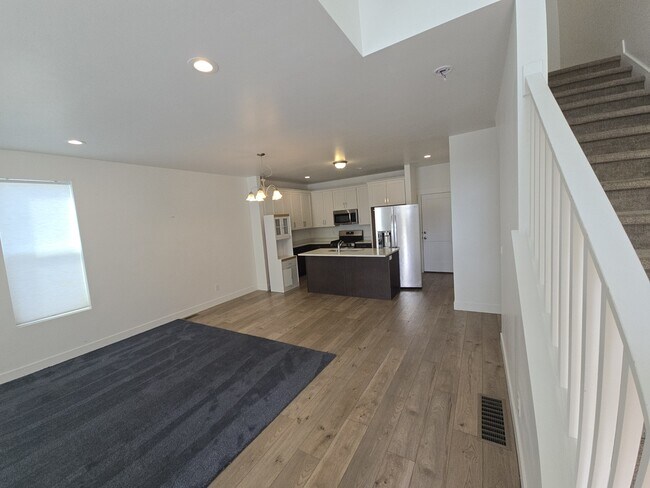 Building Photo - 754 E 950 N