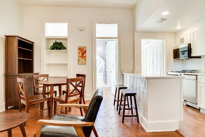 Building Photo - 409 Constitution Ave NE