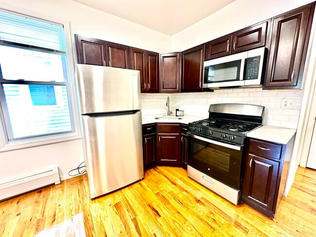 Building Photo - 245 Duncan Ave