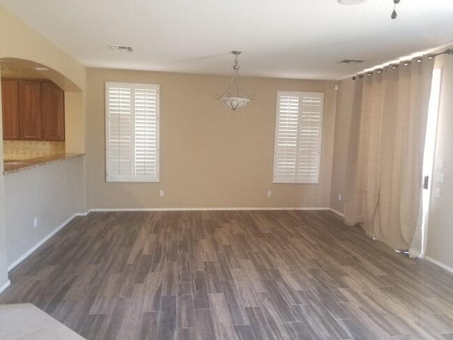 Building Photo - Beautiful spacious 3 b 2 bth 1834 sq ft home