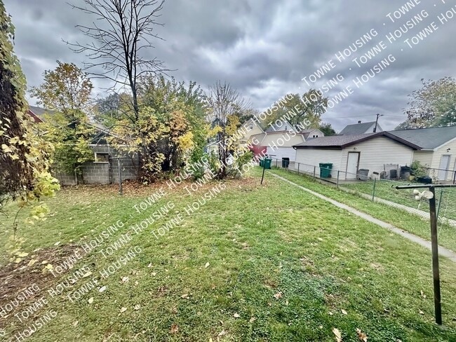 Building Photo - 554 26th St