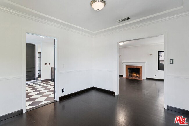 Building Photo - 508 N San Vicente Blvd