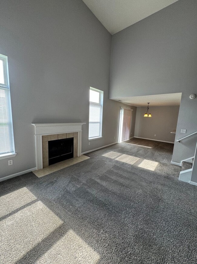 Building Photo - Noblesville 3  - R home
