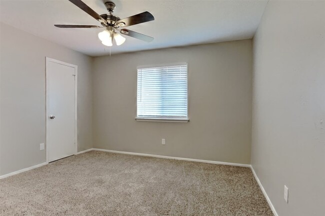 Building Photo - 21610 Crescent Heights St