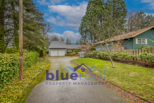 Building Photo - 8045 SW West Slope Dr