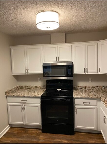 Building Photo - 740 W Village Rd