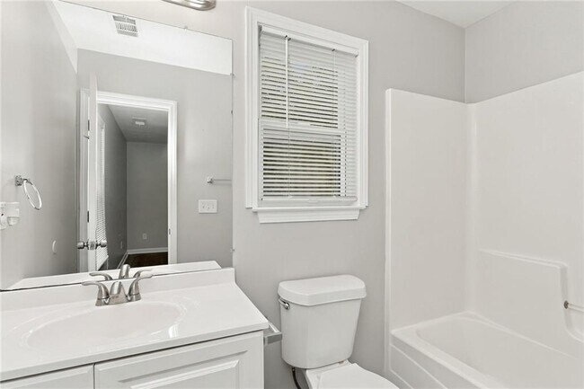 Building Photo - 841 Ridge Ave NW