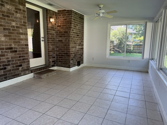 Building Photo - 122 Longleaf Cir