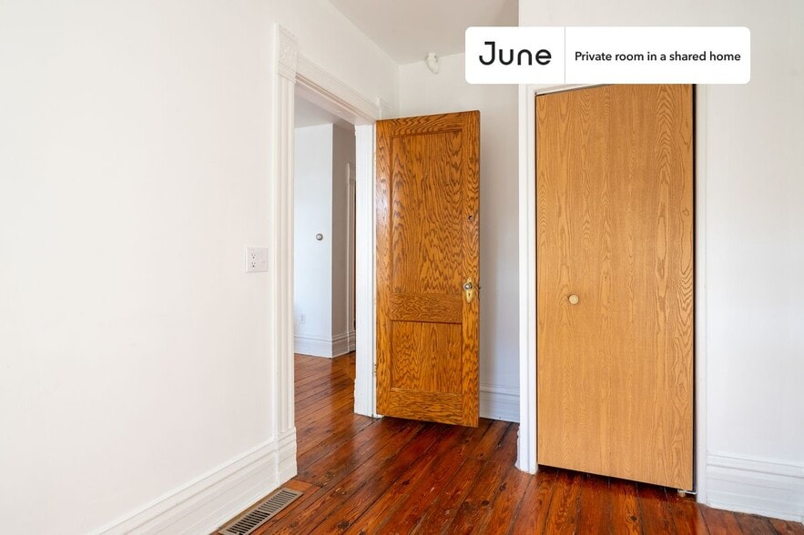 Building Photo - Room in Shared 2 bed/1 bath home