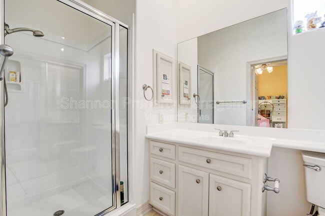 Building Photo - 1515 Hyde Park Blvd