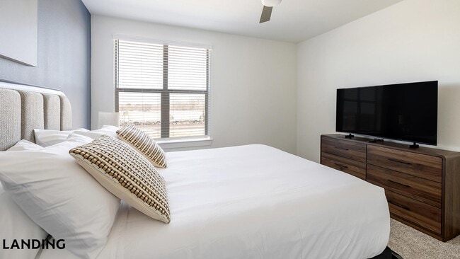 Building Photo - 108 N US Hwy 377