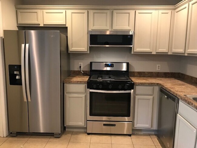 Building Photo - COMING SOON! Duplex in Ozark