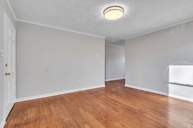 Building Photo - Freshly Updated 2BR / 1BA Single-Level Duplex $1350/mo rent***