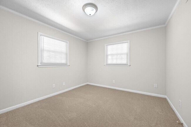 Building Photo - 1018 Moseley Dr