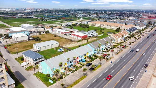 Building Photo - 8416 Seawall Blvd