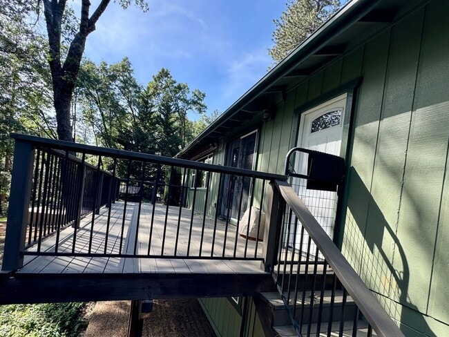 Building Photo - 4-bed 3-bath home in Nevada City!