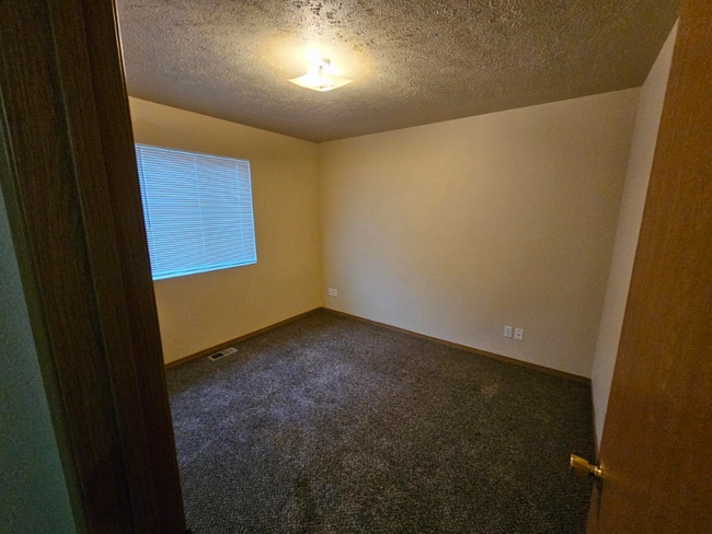 Building Photo - 995 N Boulder Ct