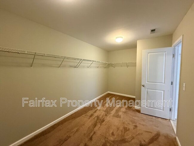 Building Photo - 127 Rosebud Ln