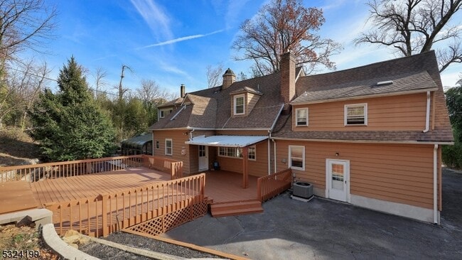 Building Photo - 89 East Dr