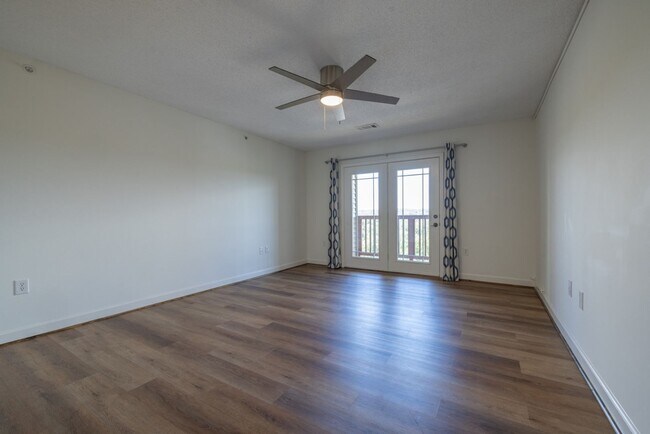 Building Photo - Renovated Condo in Harts Cove!