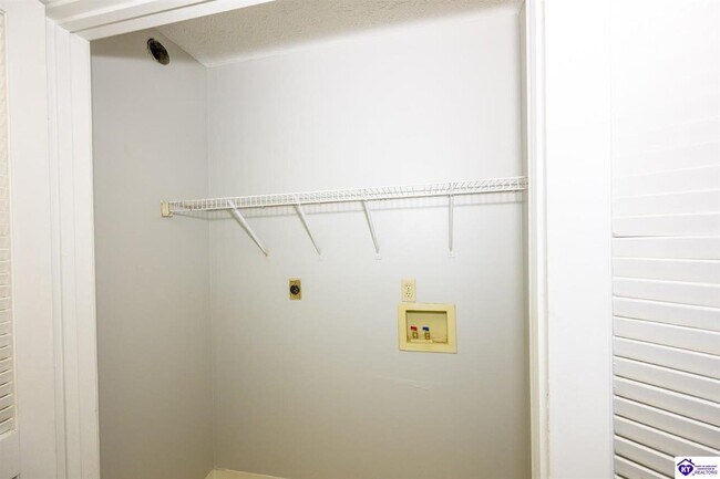 Building Photo - 623 Stewart St