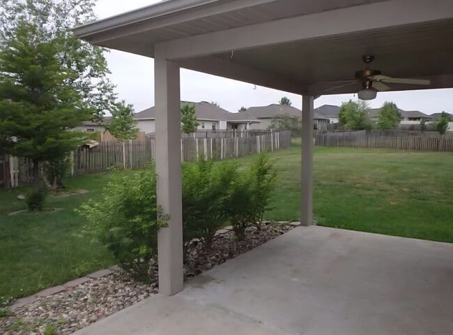 Building Photo - 3 bedroom, 2 bathroom home - updated photo...