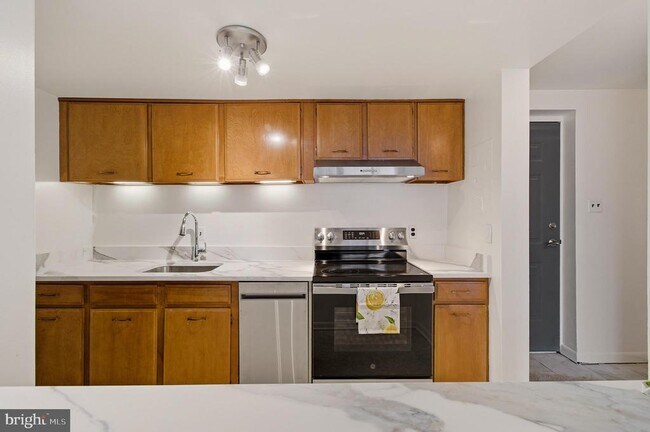 Building Photo - 312 Severn Ave