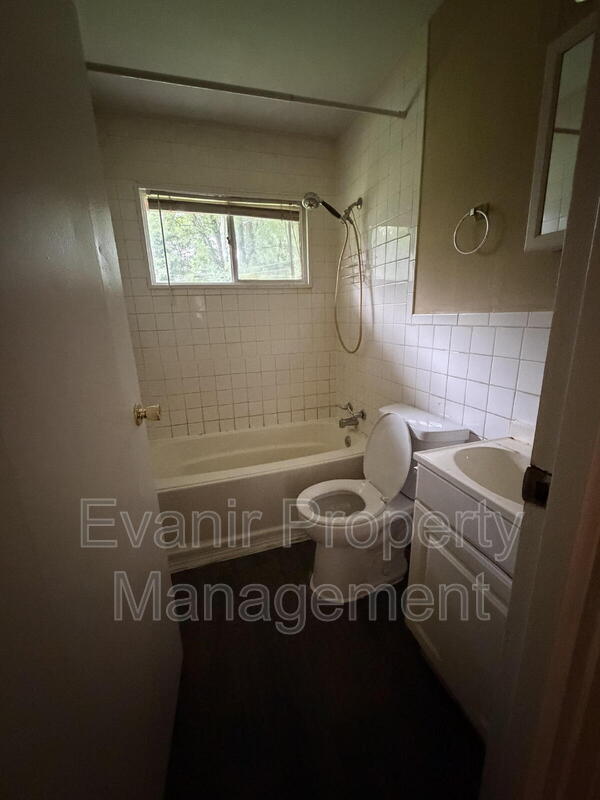 Building Photo - 5176 Rucks Rd