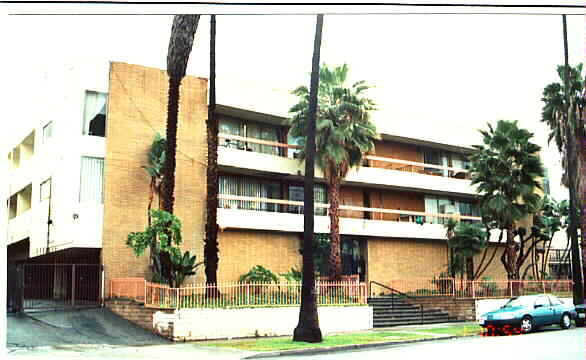 Building Photo - 980 S Magnolia Ave
