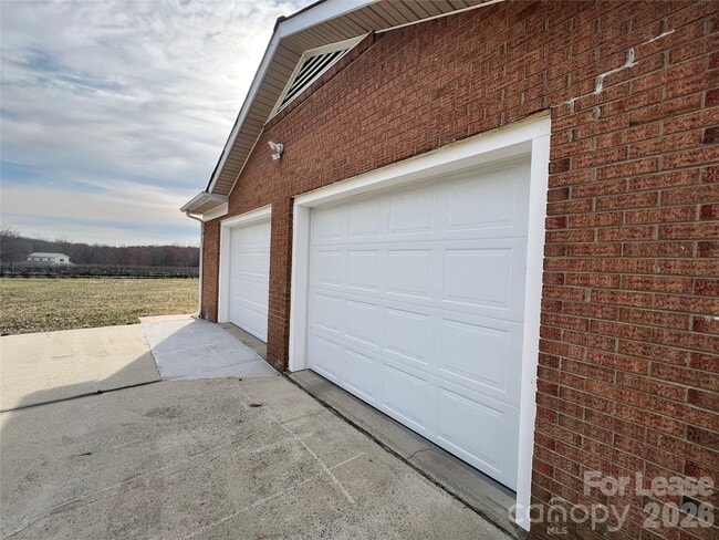 Building Photo - 149 Lytton Farm Rd