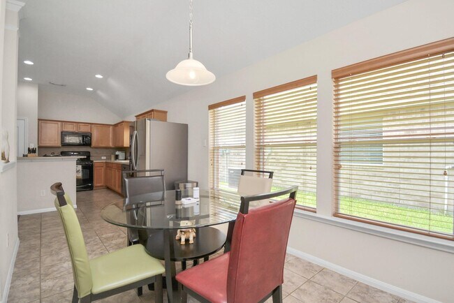 Building Photo - 3311 Raintree Village Dr