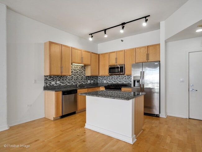 Building Photo - 901 W Madison St