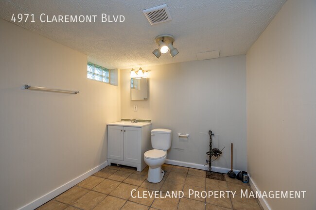 Building Photo - Charming Garfield Hts. Home